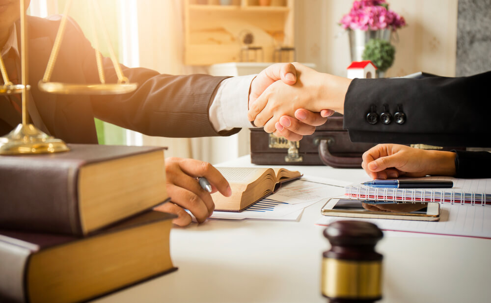 COVID-19 VE İŞ HUKUKU ALANINDA ETKİLERİ Resim